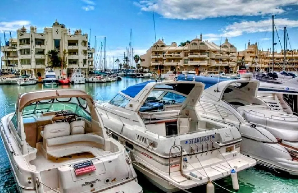 2 Bedrooms And 2 Bathrooms With Sea View At Piscis Benalmadena Arroyo 0*,  Spain